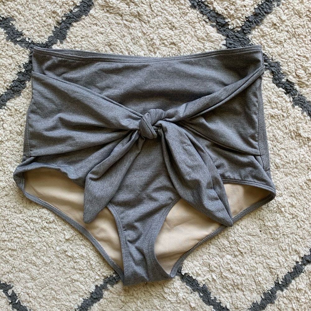 Kortni Jeane small dark heather gray tie fronts